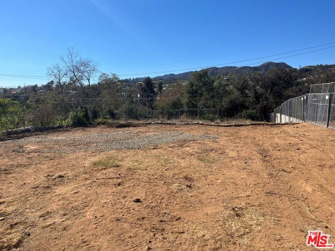 Photo of 665 Las Lomas Avenue, Pacific Palisades, CA 90272 (MLS # 26997391)