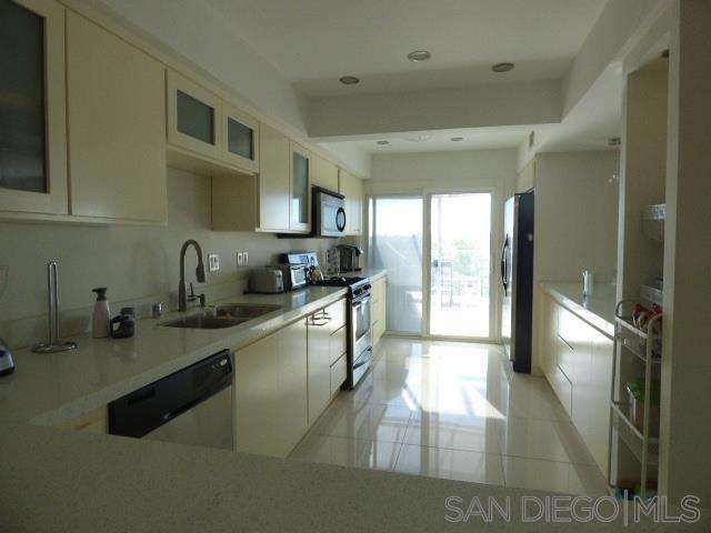 6743 Fashion Hills Blvd