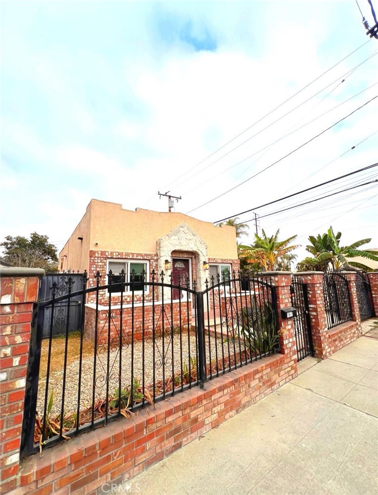 1917 E 61st Street
