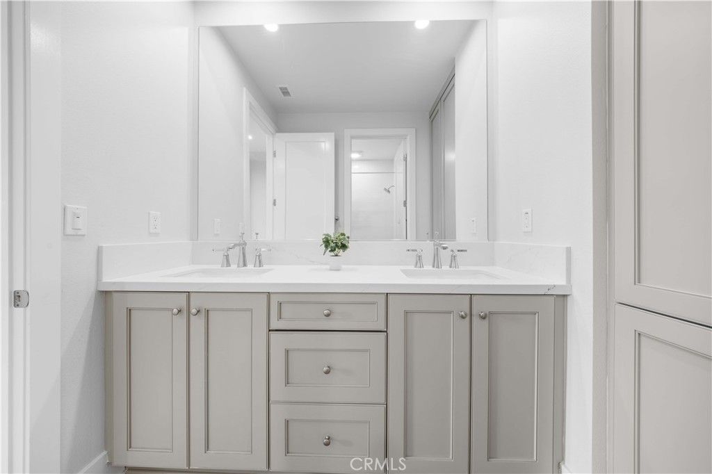 listing image 130726711910521827412