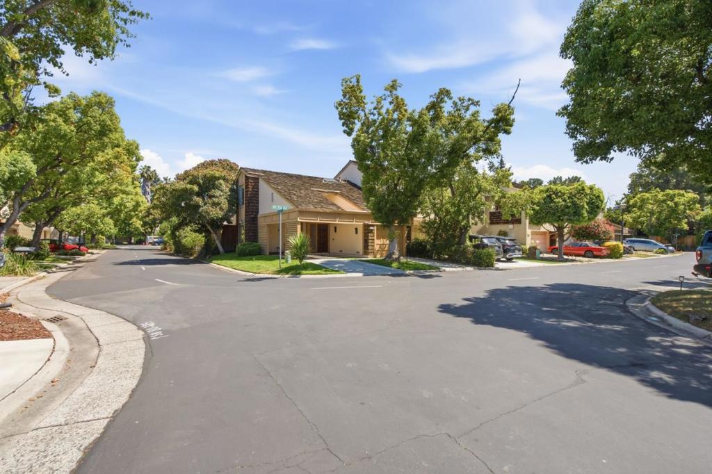 4762 Rio Rita Way