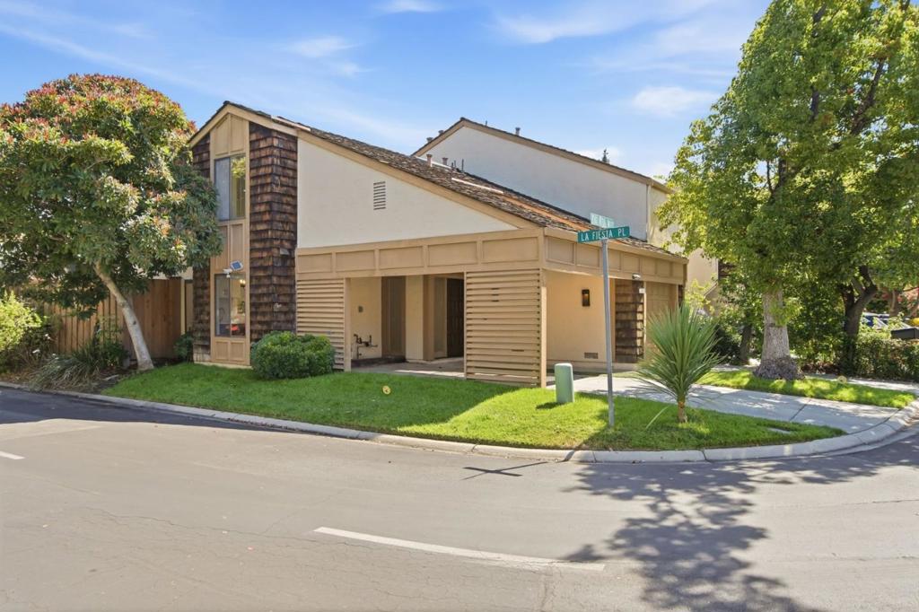 4762 Rio Rita Way
