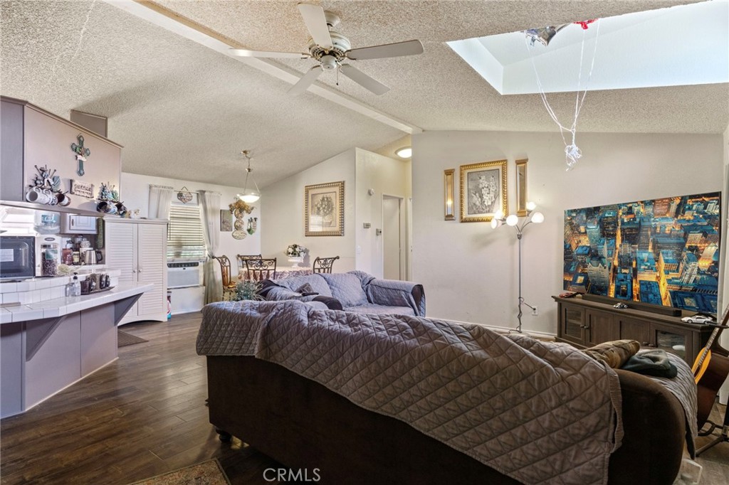 11676 11676 Acanthus