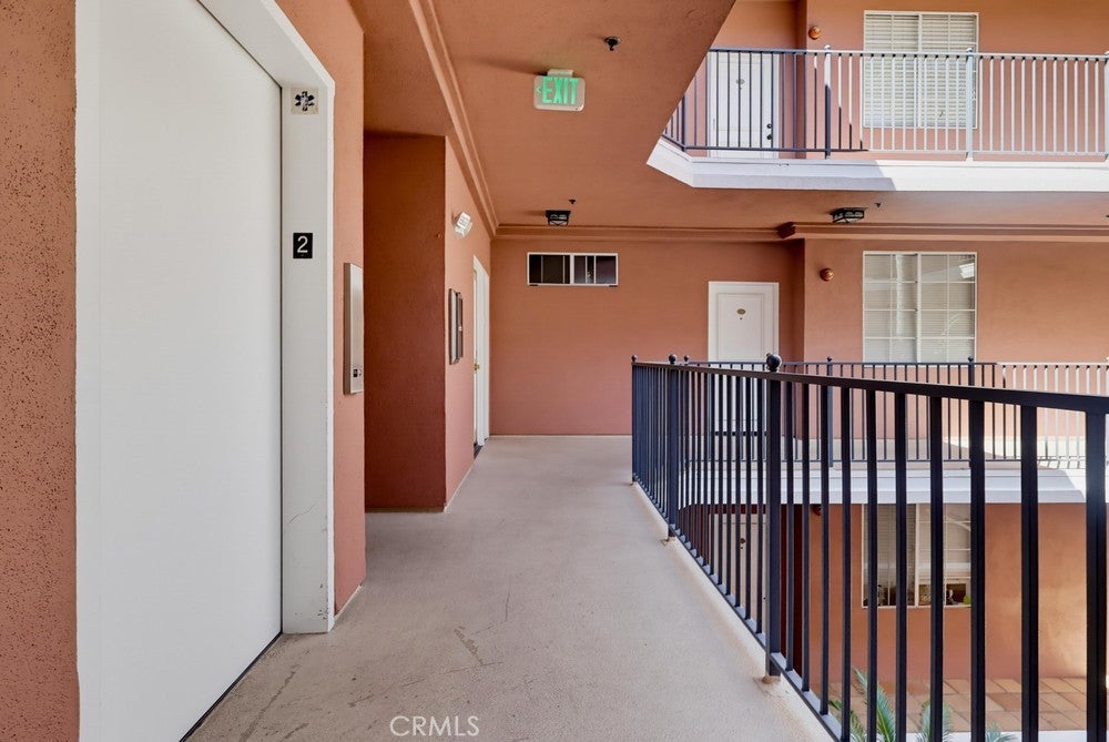 1522 S Saltair Ave 206