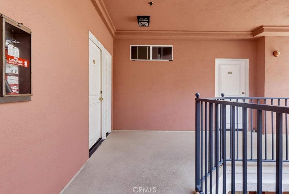1522 S Saltair Ave 206