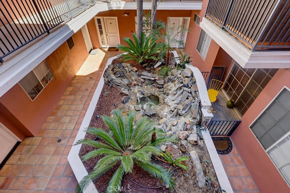 1522 S Saltair Ave 206