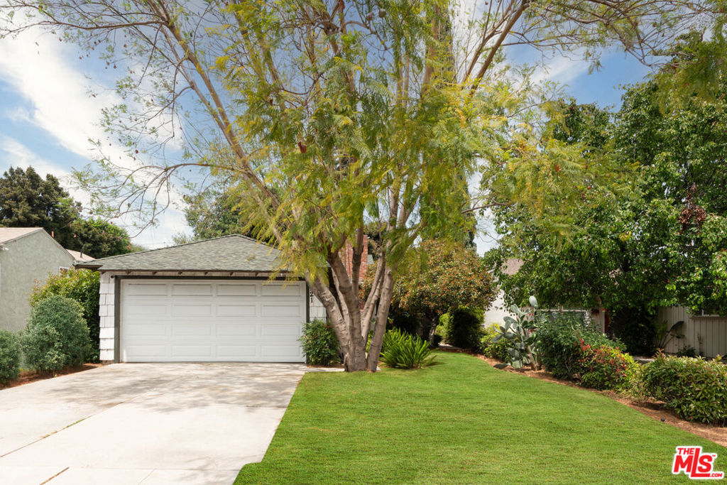 15221 La Maida Street