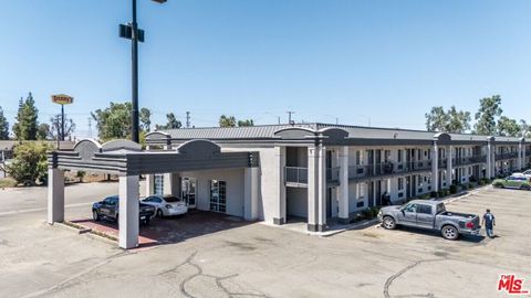 Photo of 2700 White Lane, Bakersfield, CA 93304 (MLS # 26654845)