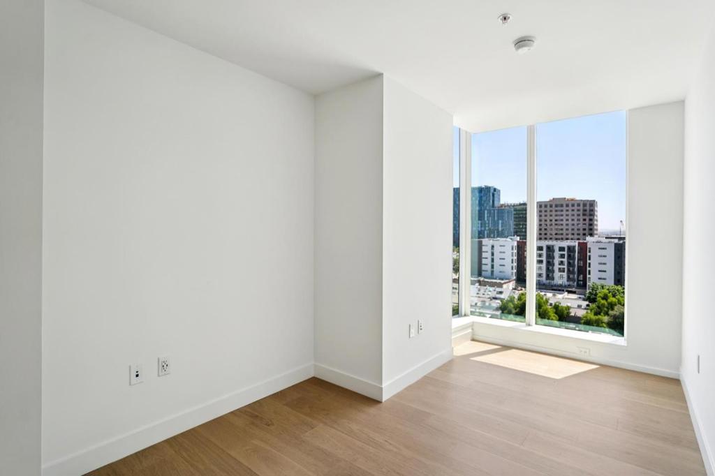 188 W Saint James Street 11119