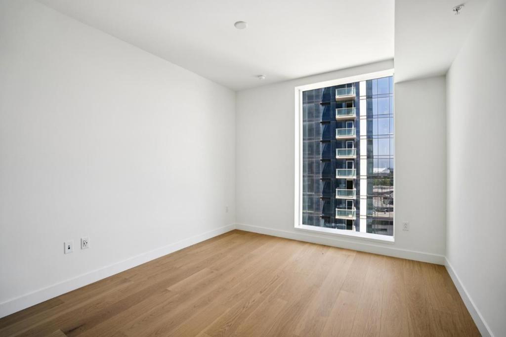 188 W Saint James Street 11119