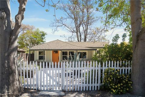 Photo of 1712 Pine Street St, Paso Robles, CA 93446 (MLS # NS26068520)