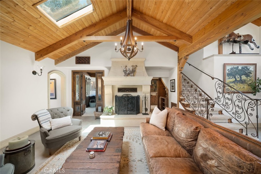 East of 101(500) - Residential