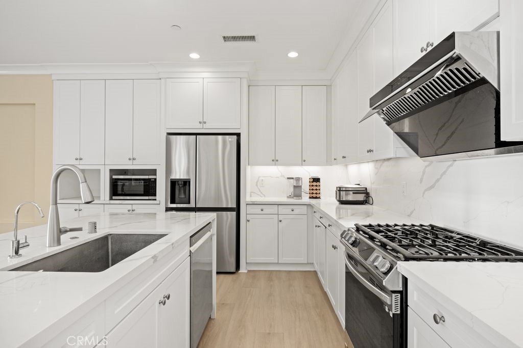 107 Overbrook, Irvine CA 92620 - Photo 7