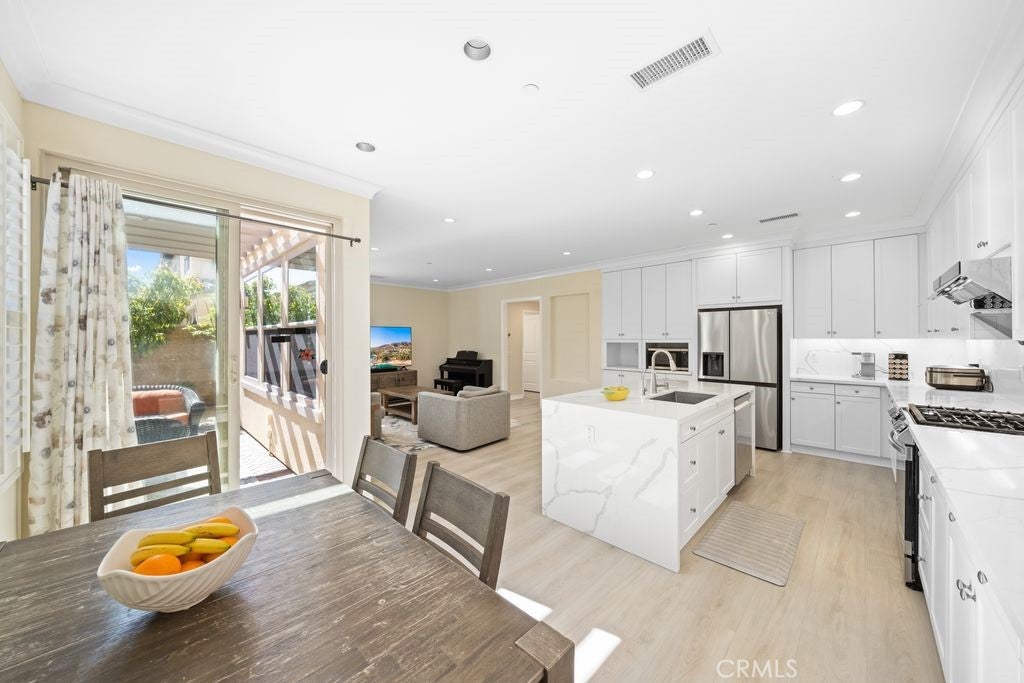 107 Overbrook, Irvine CA 92620 - Photo 8