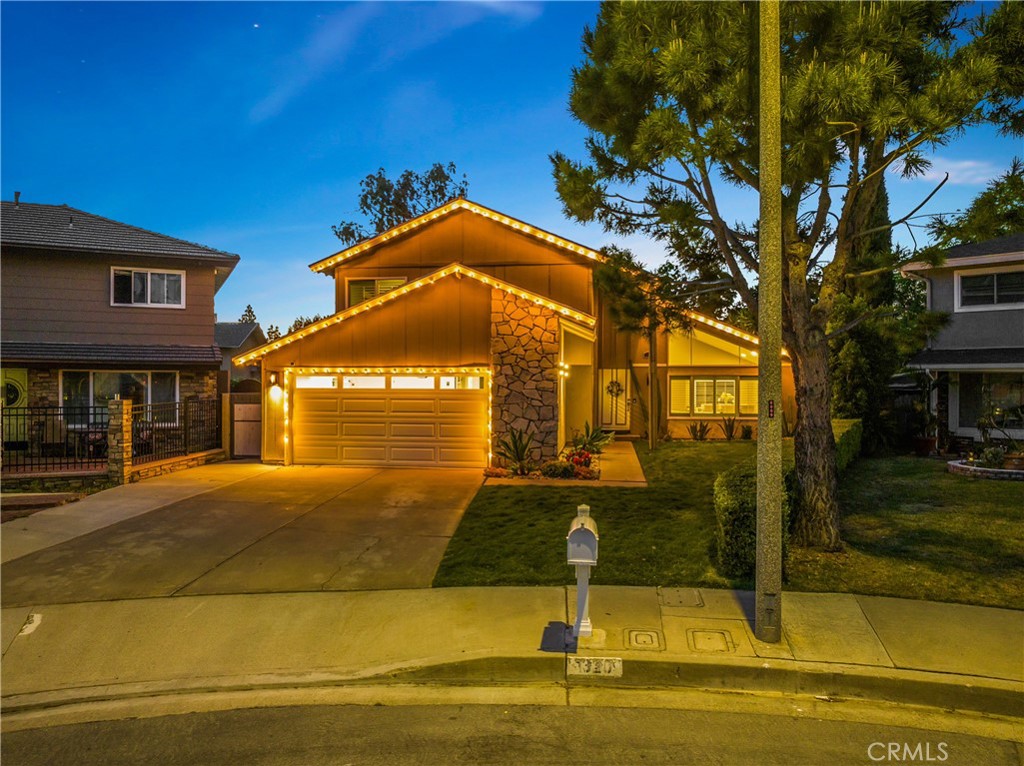 1320 N Van Gogh Circle