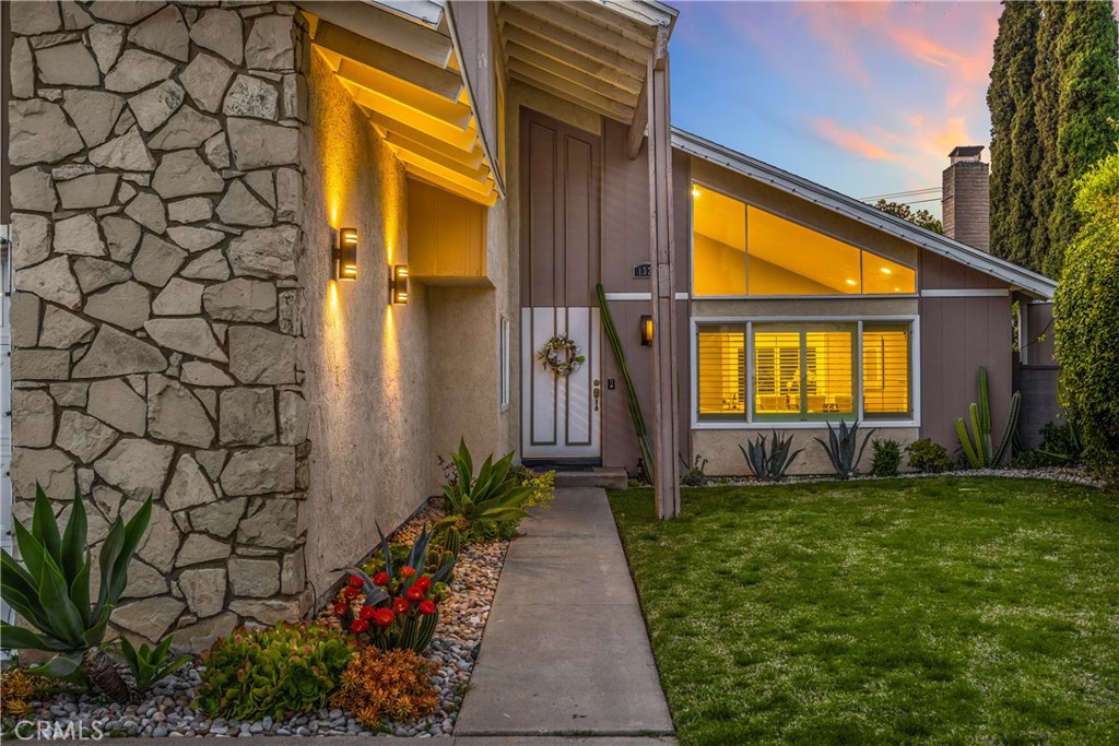 1320 N Van Gogh Circle