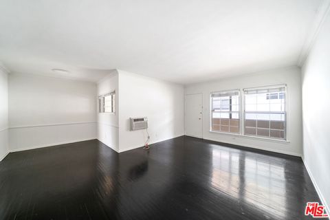 Photo of 1051 S Holt Ave #E, Los Angeles, CA 90035 (MLS # 26683023)