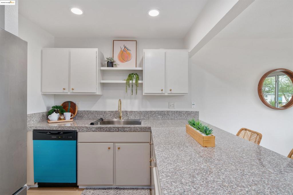FLORESTA GARDENS - Residential