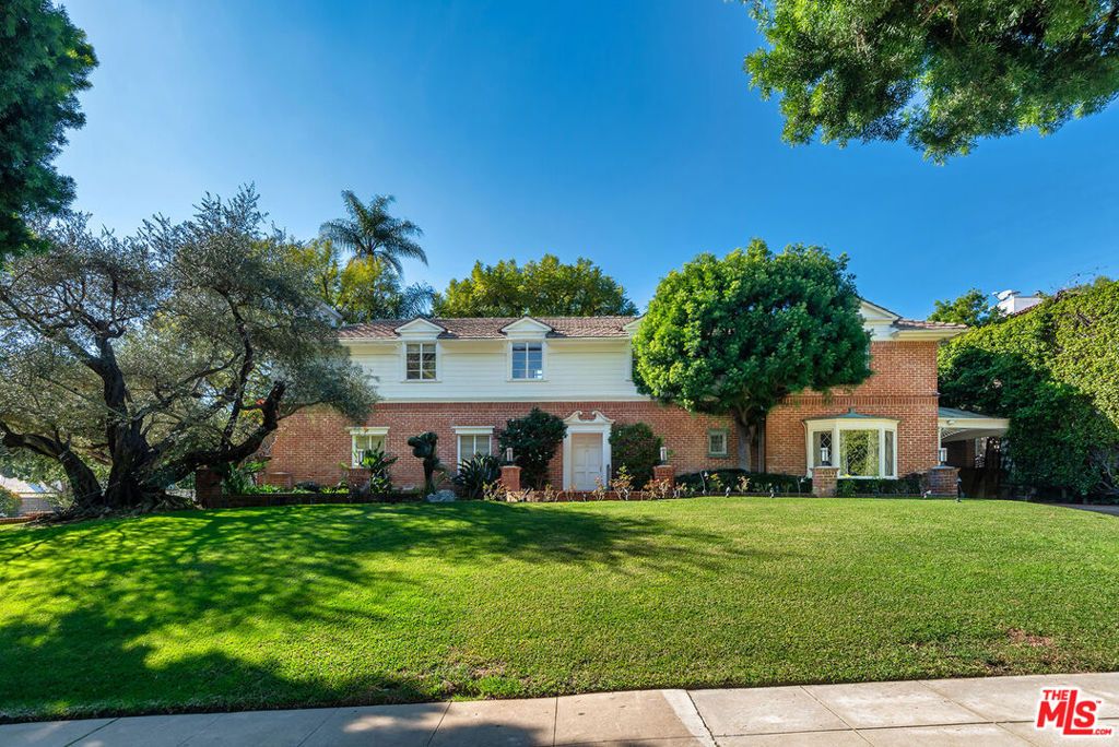 Photo of 701 N Arden Drive, Beverly Hills, CA 90210 (MLS # 26730537)