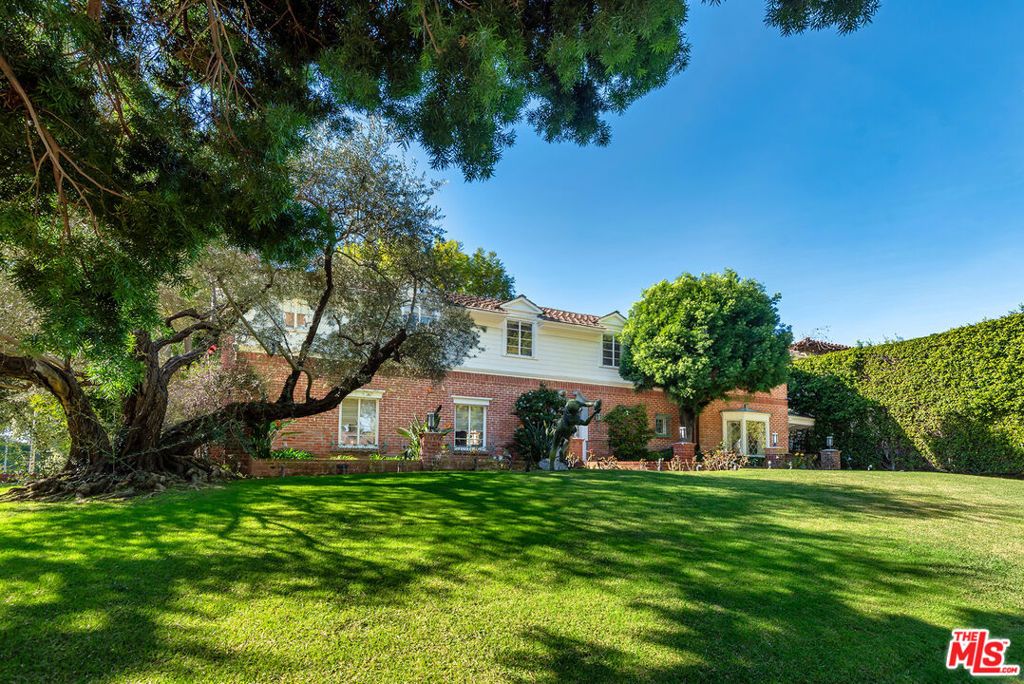 Photo of 701 N Arden Drive, Beverly Hills, CA 90210 (MLS # 26730537)