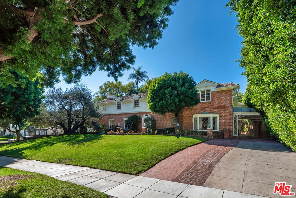 Photo of 701 N Arden Drive, Beverly Hills, CA 90210 (MLS # 26730537)