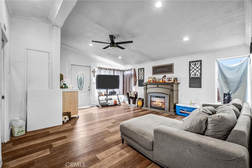 5450 N Paramount