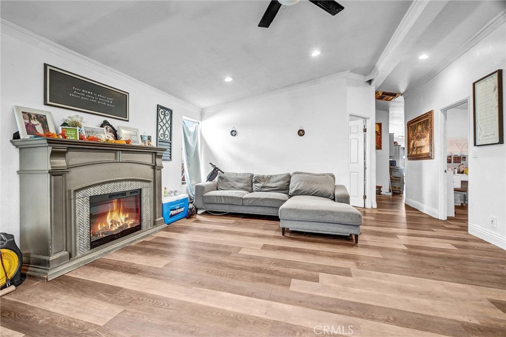 5450 N Paramount