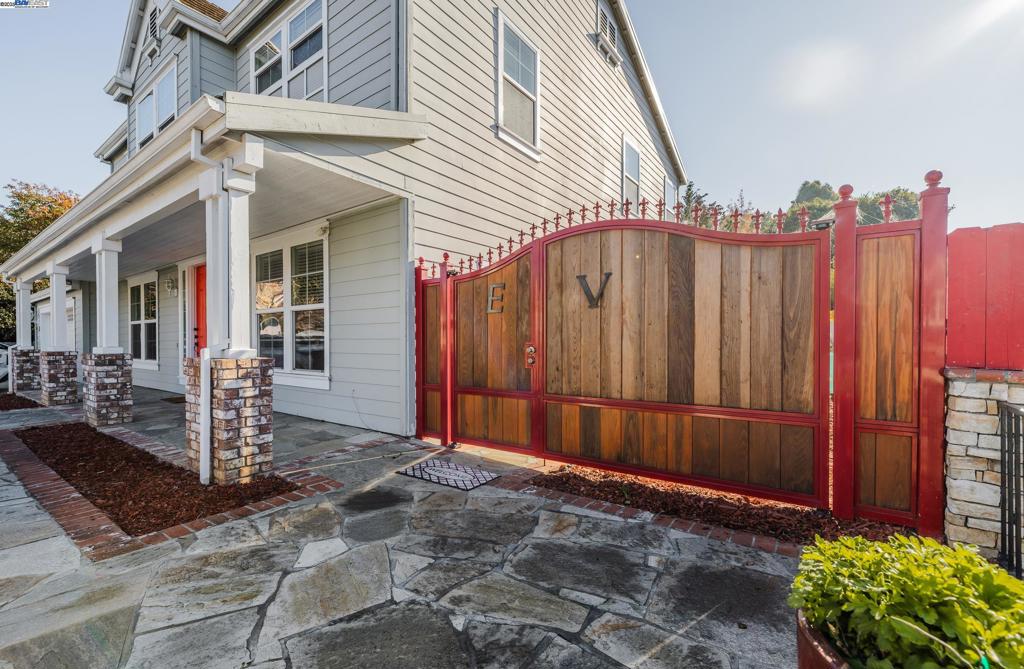 FAIRVIEW - Residential