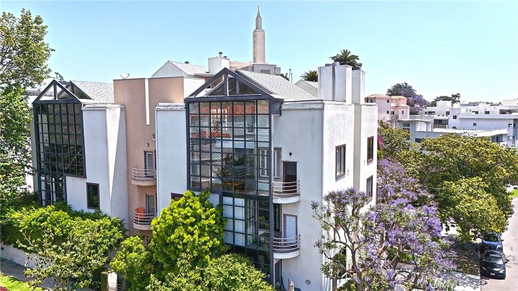 Photo of 1670 Malcolm Avenue #301, Los Angeles, CA 90024 (MLS # SR25098884)