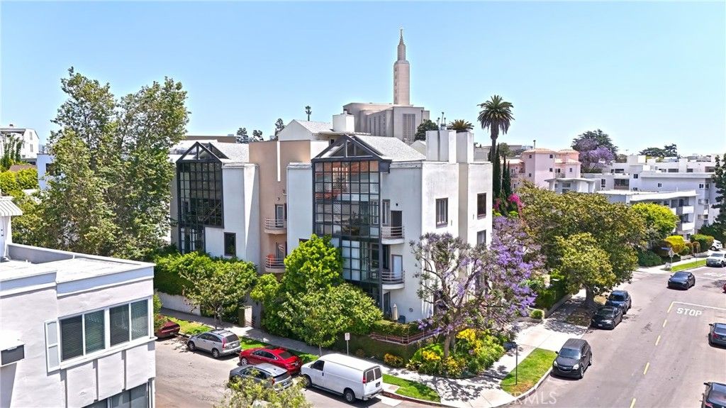 Photo of 1670 Malcolm Avenue #301, Los Angeles, CA 90024 (MLS # SR25098884)
