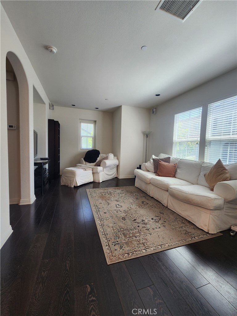 678 E Valencia Street 105