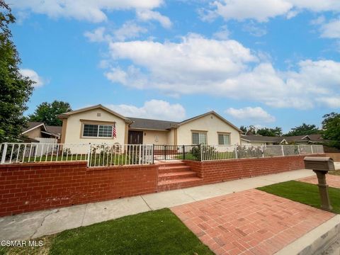 Photo of 10111 Oak Park Avenue, Northridge, CA 91325 (MLS # 226001167)