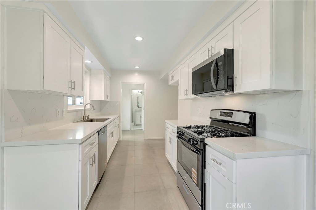 633 S Hacienda Street