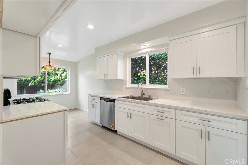 633 S Hacienda Street