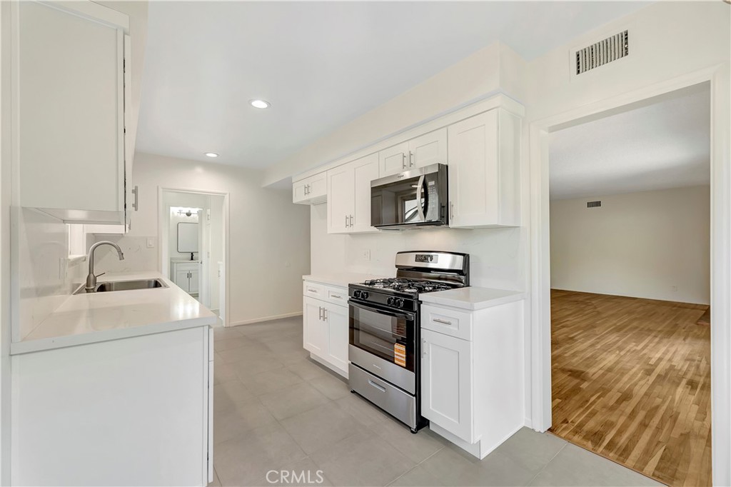 633 S Hacienda Street