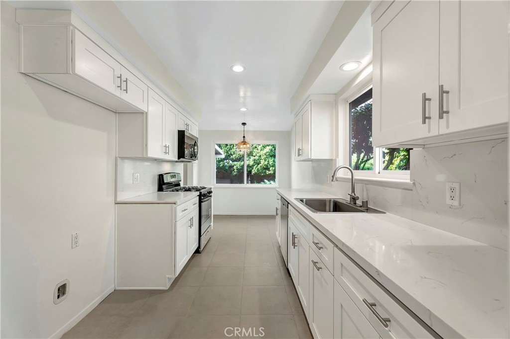 633 S Hacienda Street