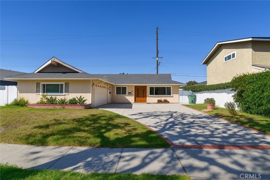 Welcome to a beautiful home in a desirable neighborhood. This well-maintained home has 4 bedrooms, 2 bathrooms, with spacious living room promising to bring a comfort and warmth. great location with quiet and respectful neighborhoods. Closed to 405 Freeway, Goldenwest Collage, Bella Tera, Pacific City, Minutes to the Beach