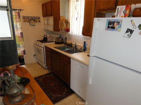 Tiny photo for 218 N Broadway Ave, Redondo Beach, CA 90277 (MLS # SB25042153)