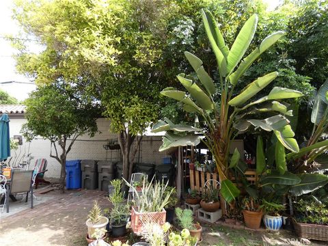 Tiny photo for 218 N Broadway Ave, Redondo Beach, CA 90277 (MLS # SB25042153)