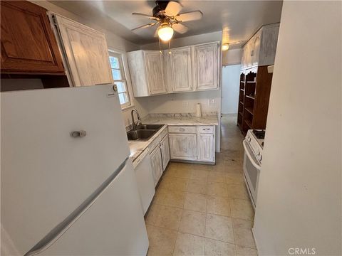 Tiny photo for 218 N Broadway Ave, Redondo Beach, CA 90277 (MLS # SB25042153)