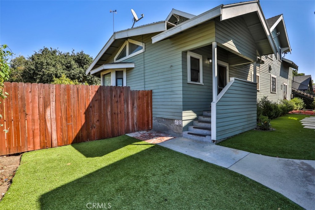 306 E Foothill Boulevard