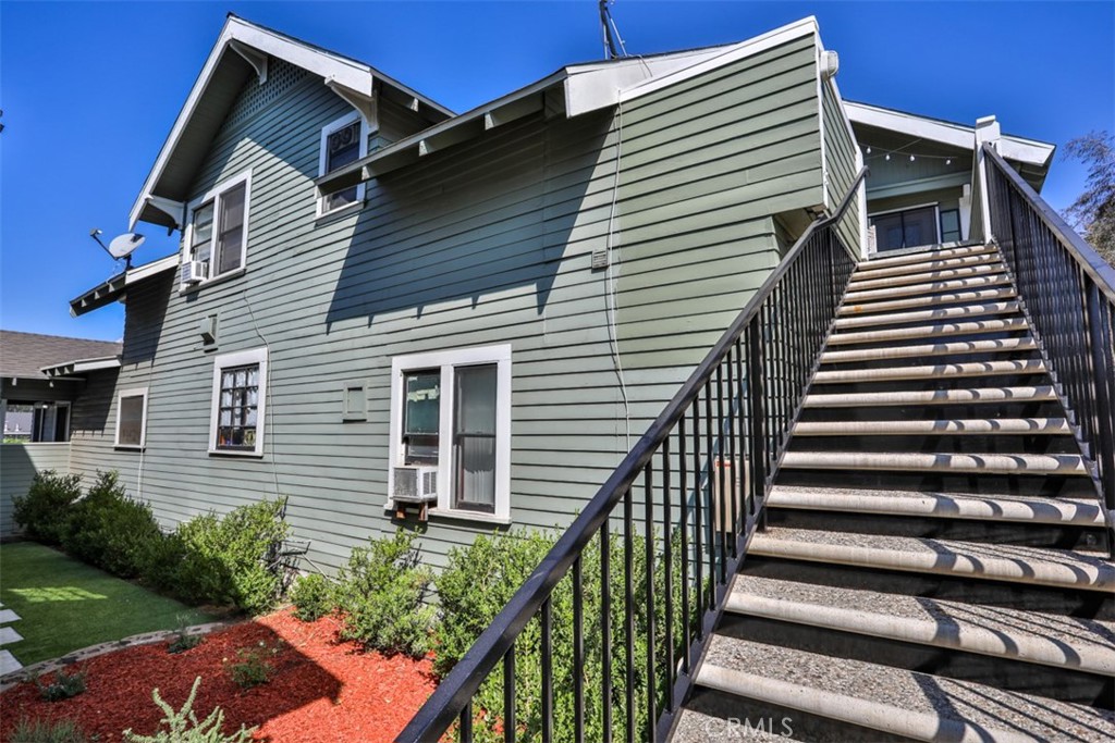 306 E Foothill Boulevard