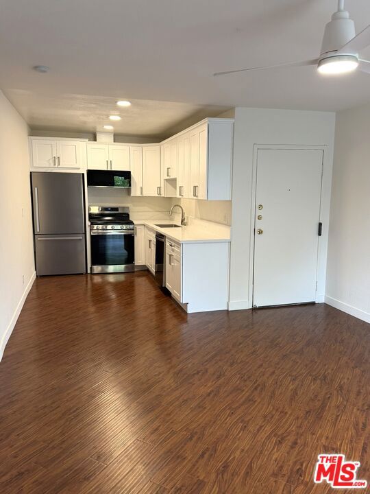 4506 Saugus Avenue 10