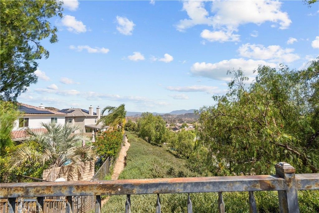 listing image 130725686393434555868