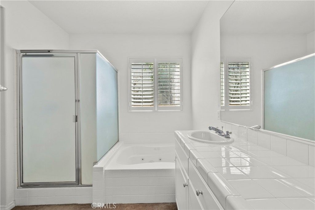 listing image 130723279449586015894