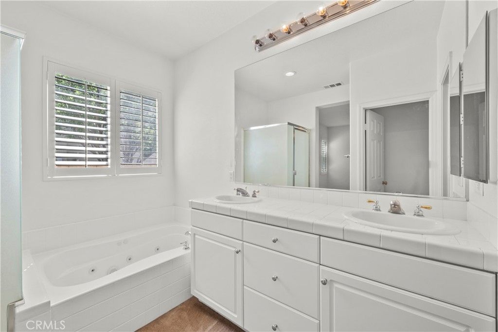 listing image 130727797530787980689