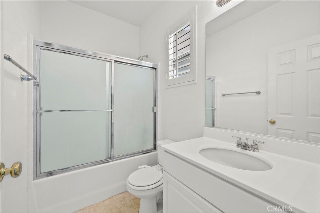 listing image 130726458878727937454