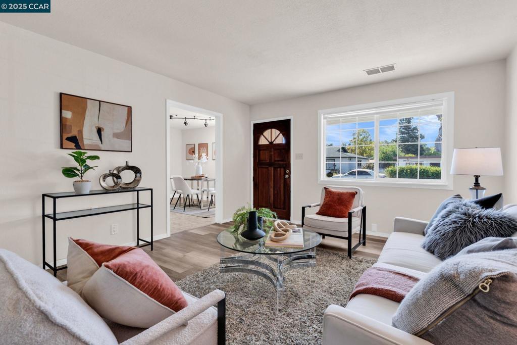 VINE HILL - Residential