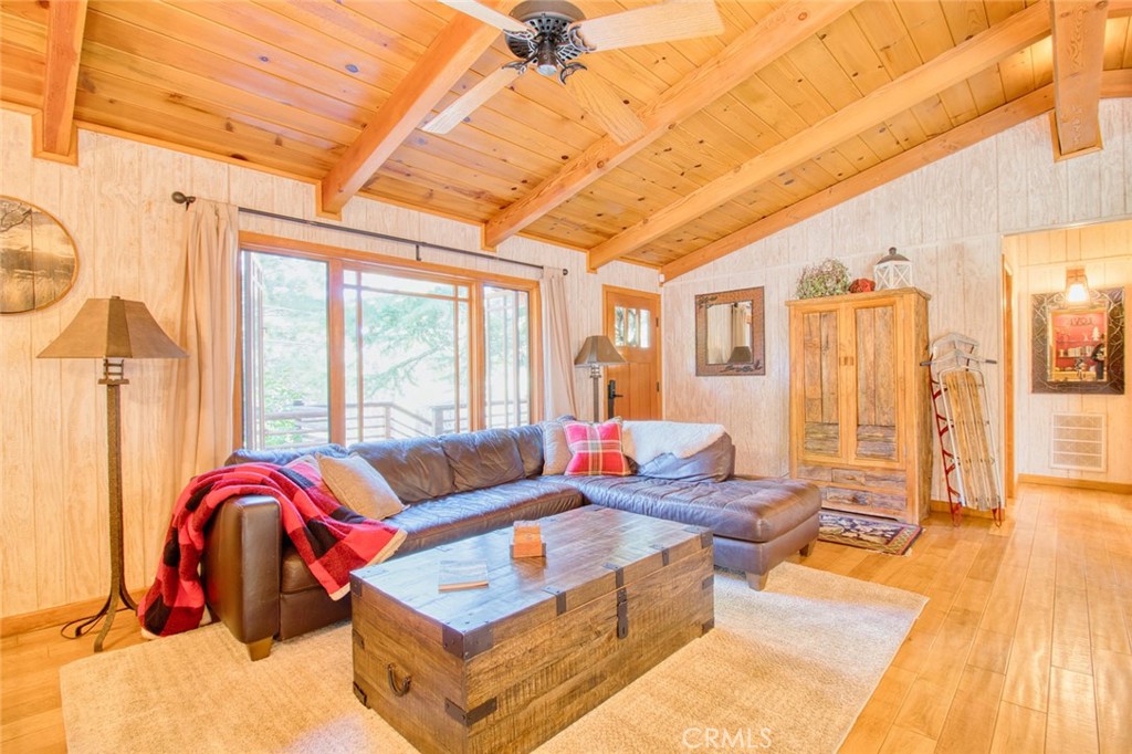 5475 Acorn Trail