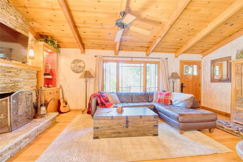 5475 Acorn Trail